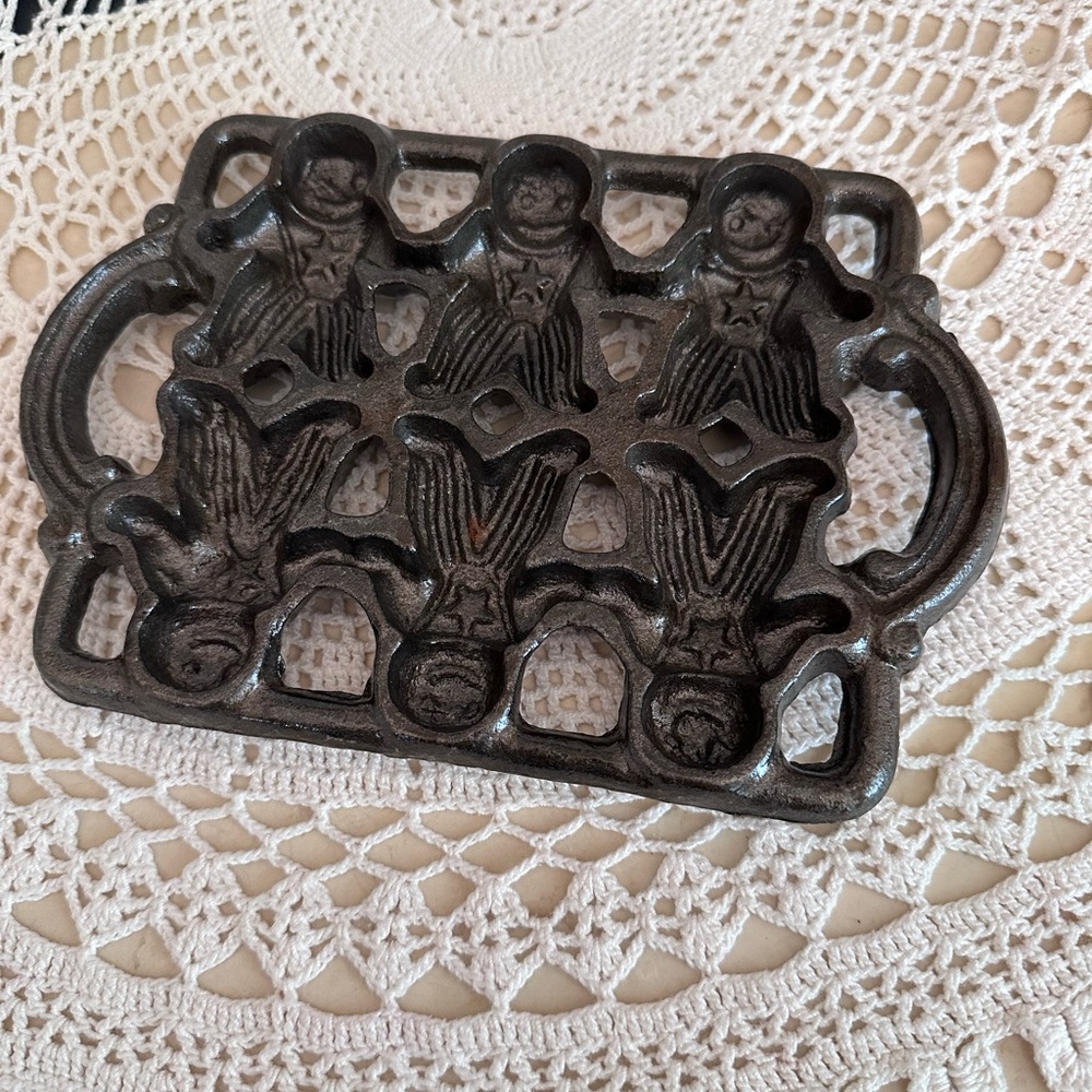 Cast Iron Gingerbread Man Baking Mold